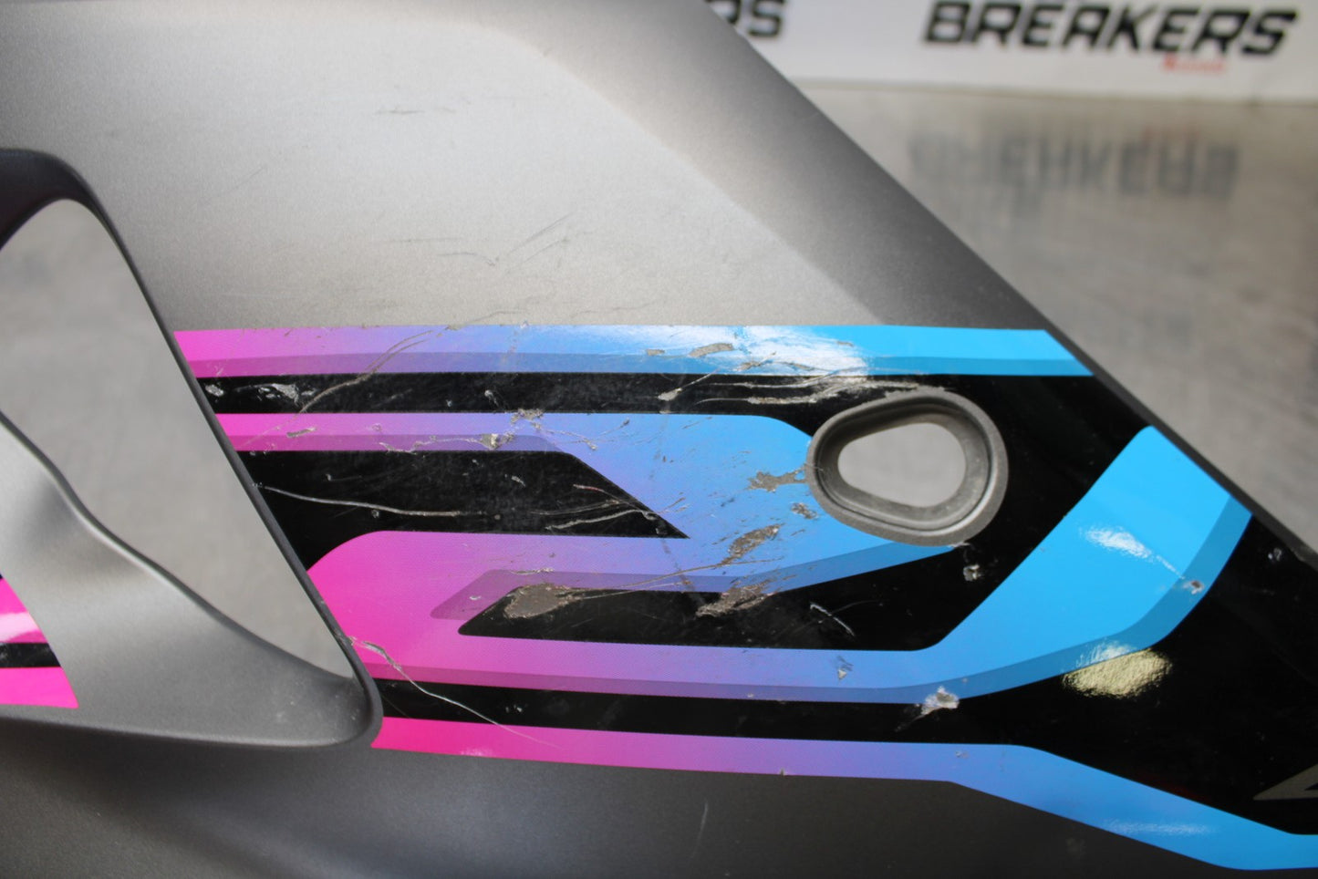 22-25 YAMAHA YZF R7 LEFT MID UPPER SIDE FAIRING COWL BB182