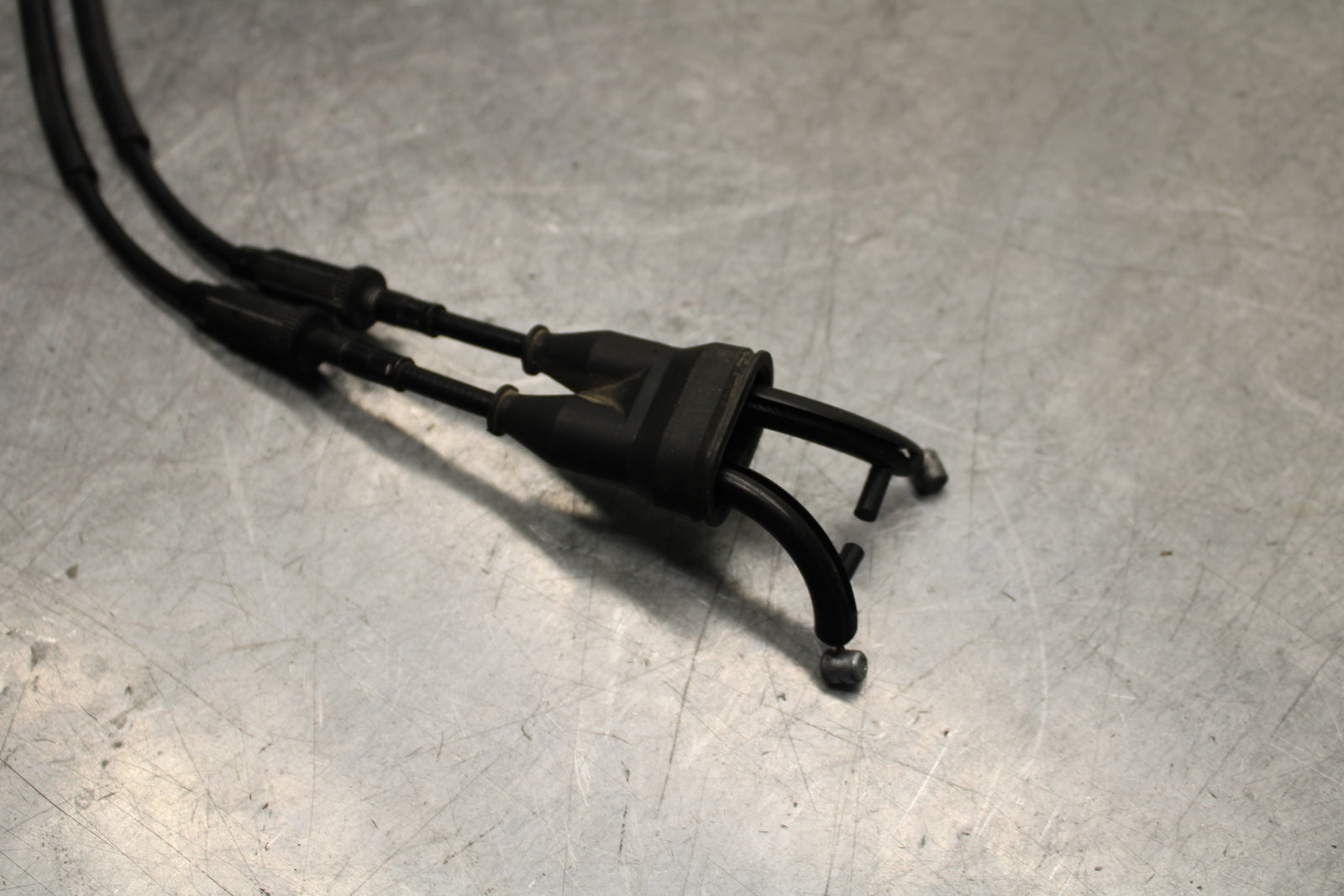 16 KAWASAKI NINJA ZX10R THROTTLE CABLES LINES 54012-0631 BB650