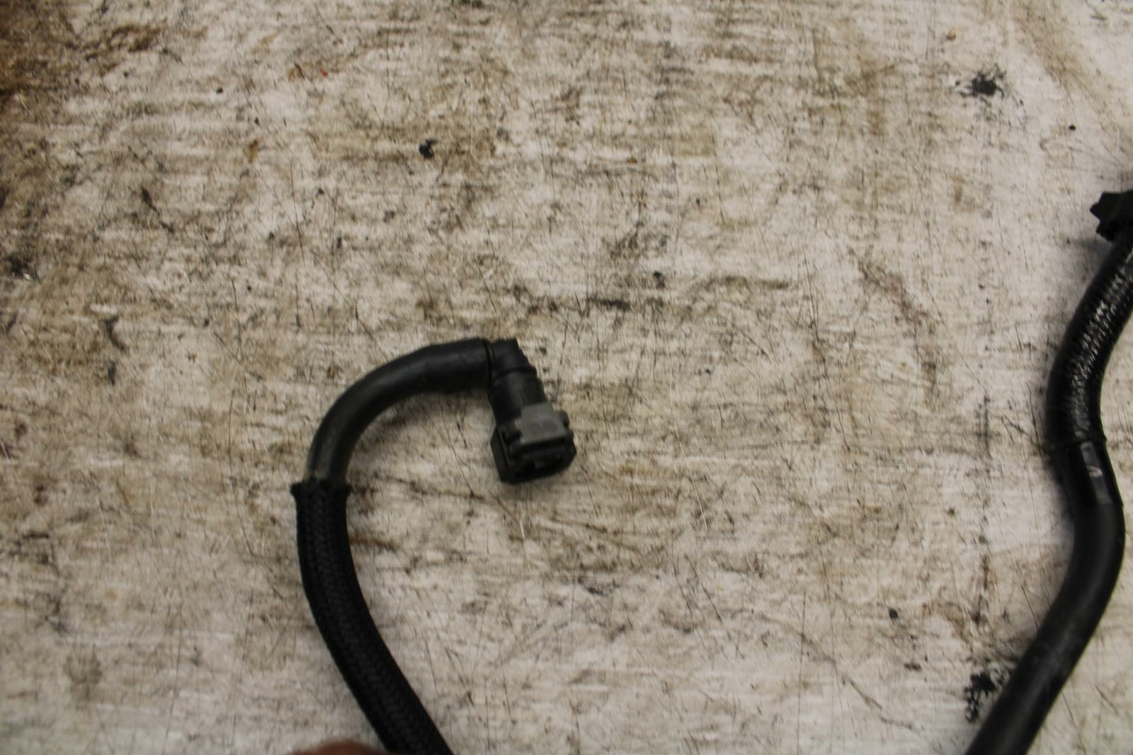 17-19 YAMAHA FZ09 HOSE FUEL PIPE BB310
