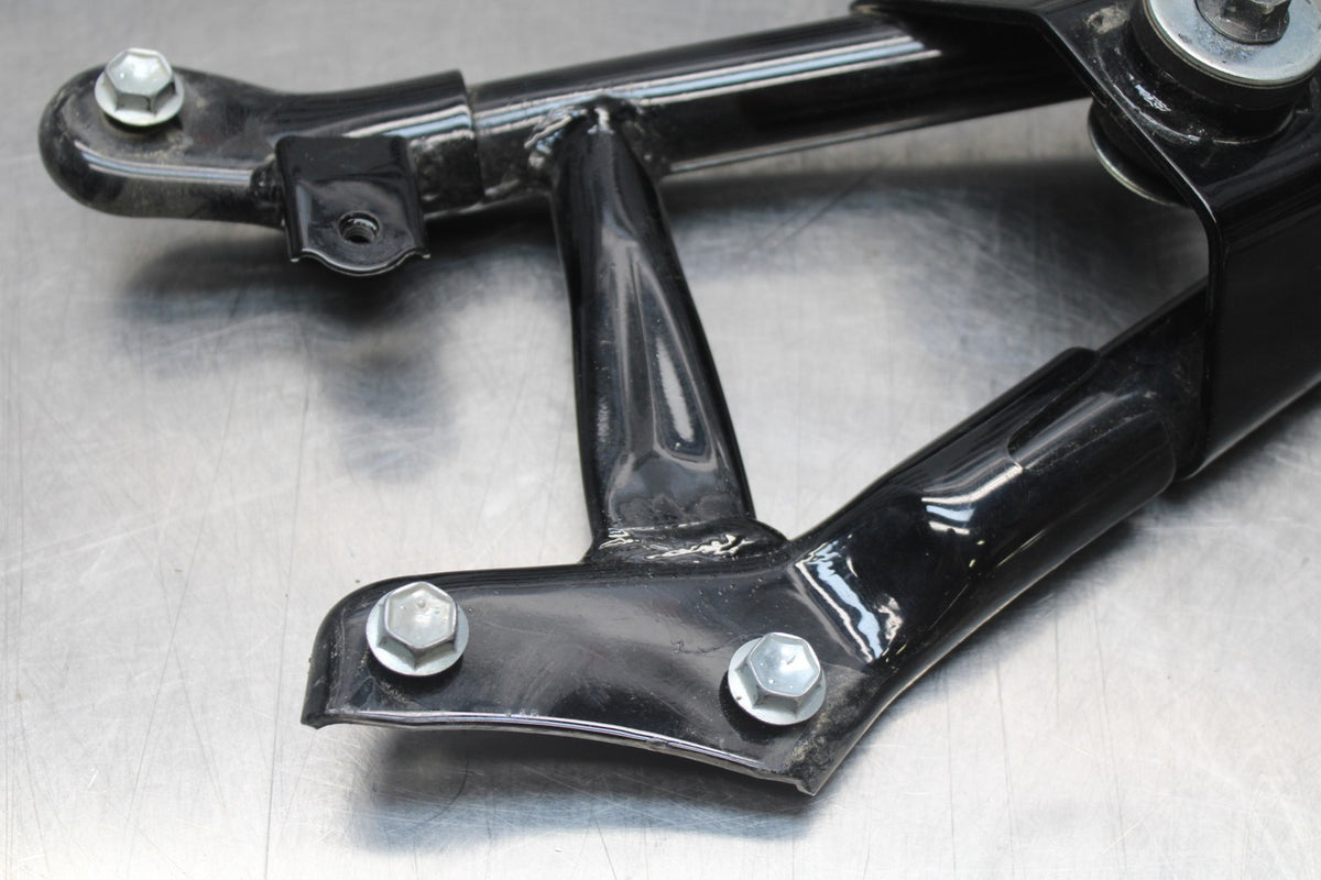 15 SUZUKI BOULEVARD C50 MUFFLER EXHAUST PIPE BRACKET MOUNT BB775