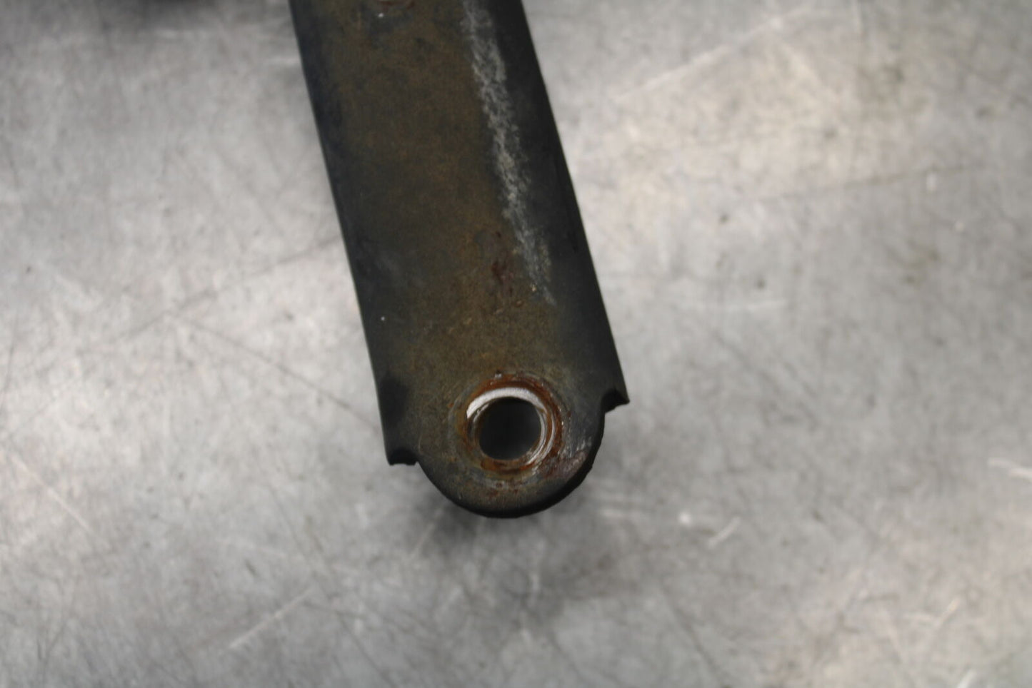 05-09 SUZUKI BOULEVARD C90 SADDLEBAG CASE MOUNTING BRACKET MOUNT BB692