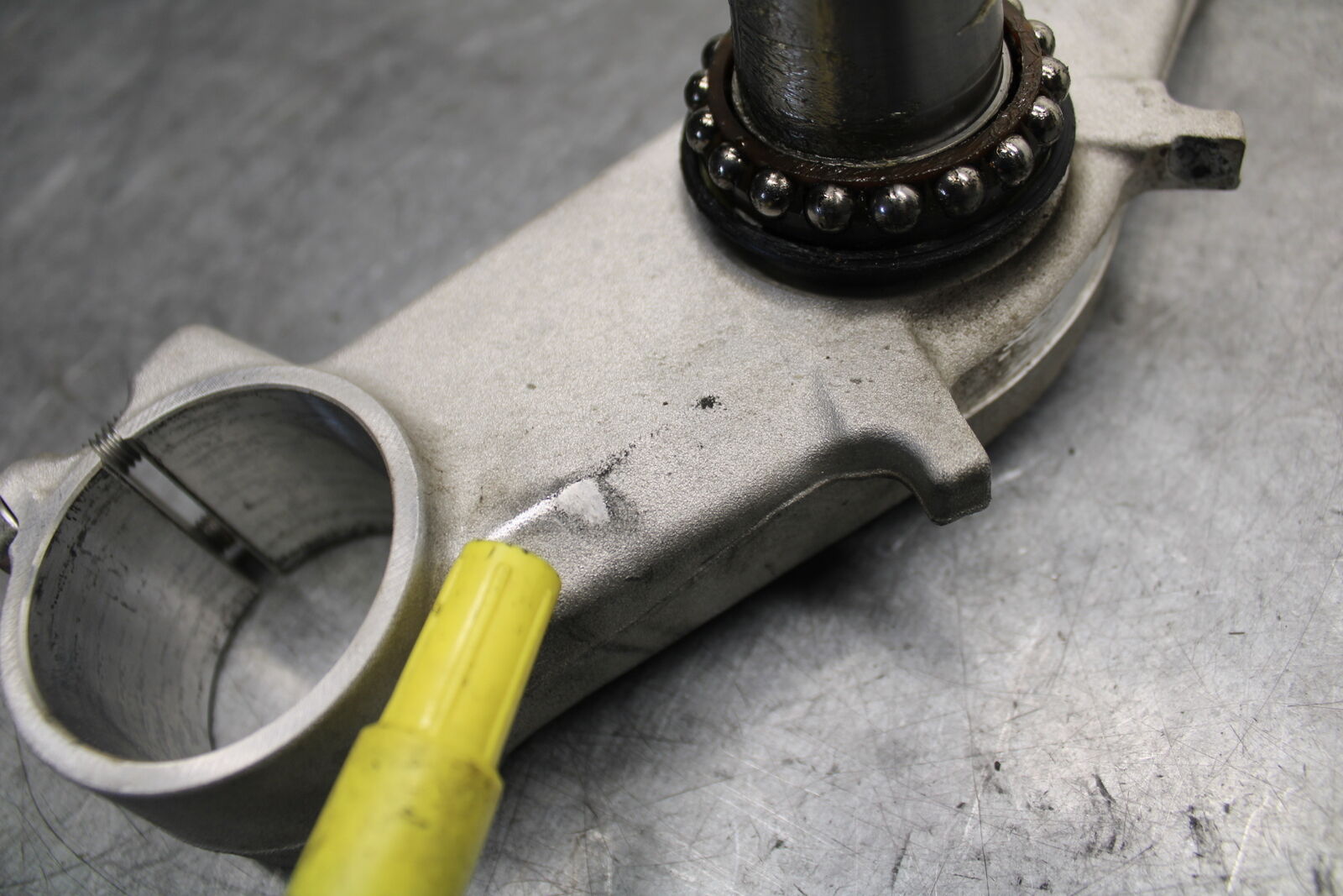 13-18 KAWASAKI NINJA ZX6R FRONT FORKS CLAMP LOWER TRIPLE TREE 44037-0136 BB666