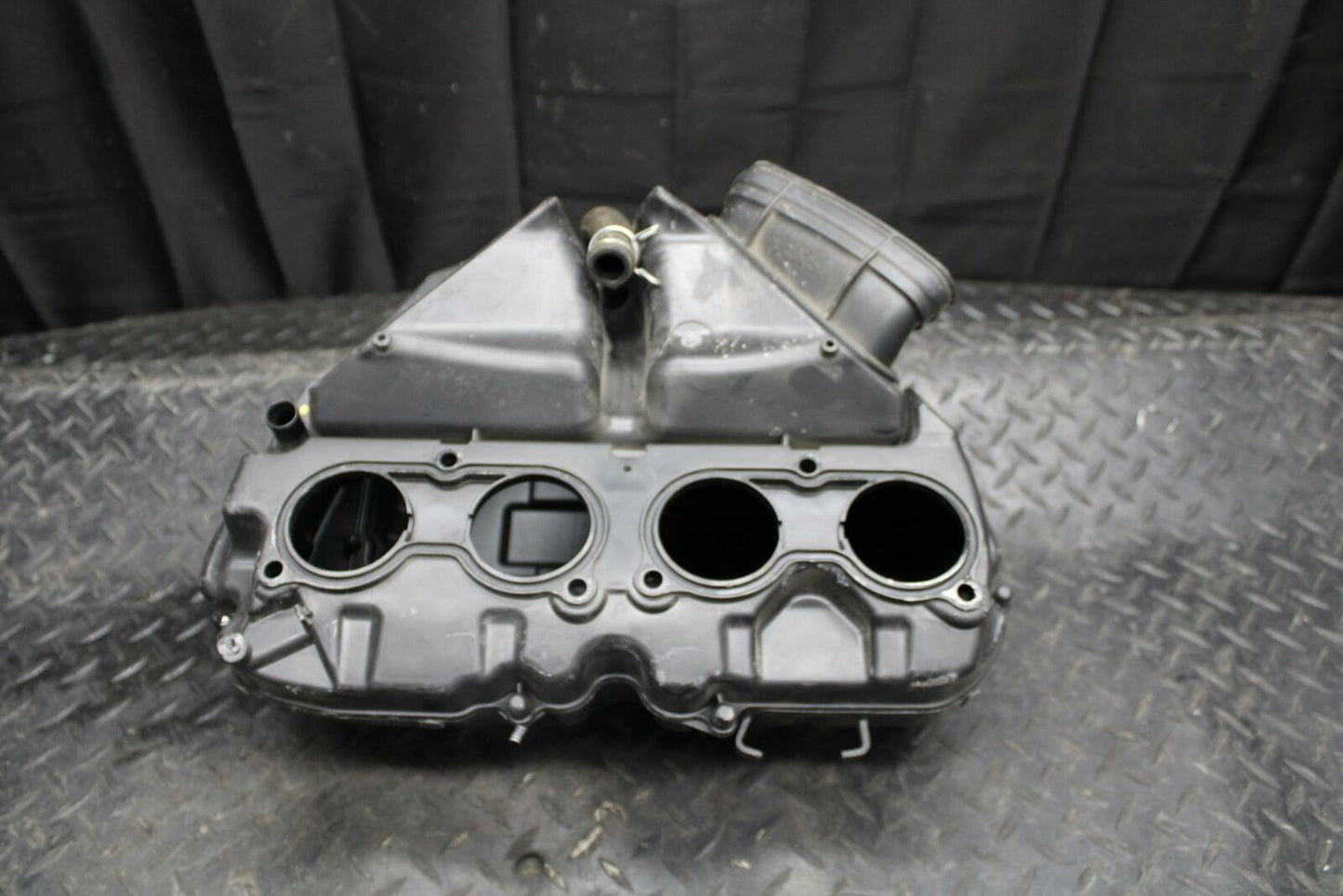 10-11 HONDA CBR1000RR AIRBOX AIR INTAKE FILTER BOX BB228