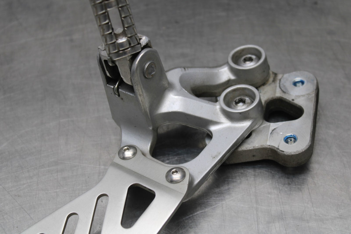 06-07 SUZUKI GSXR 600 LEFT REARSET REAR SET DRIVER FOOT PEG REST STOP BB822