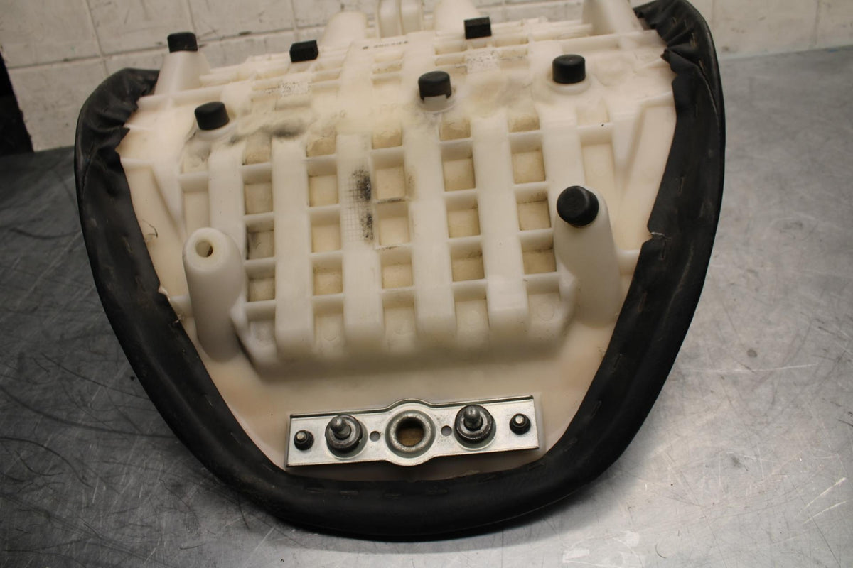 06-09 SUZUKI M109R BOULAVARD FRONT DRIVERS SEAT BB501