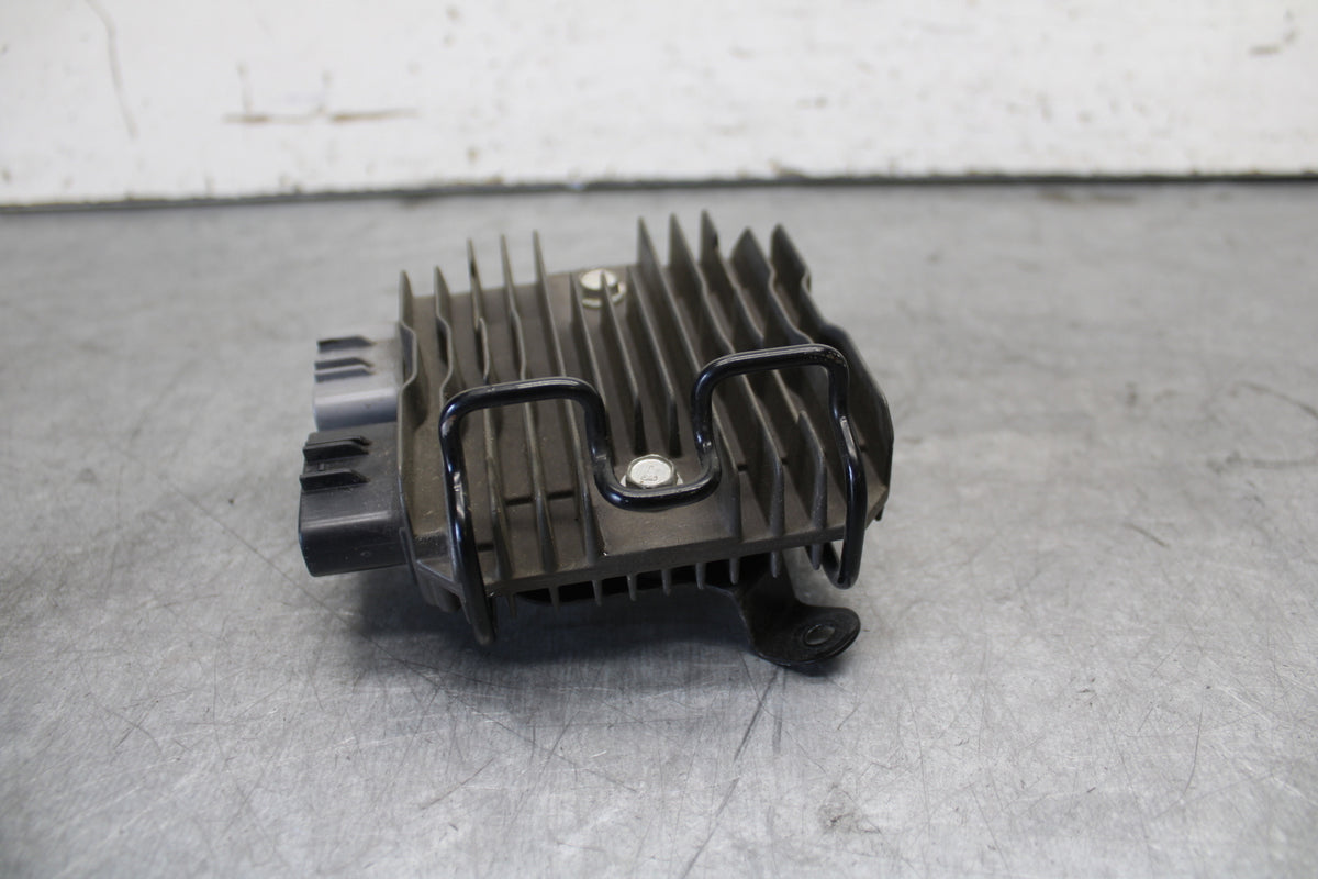 13-18 KAWASAKI NINJA ZX6R RECTIFIER VOLTAGE REGULATOR  BB682