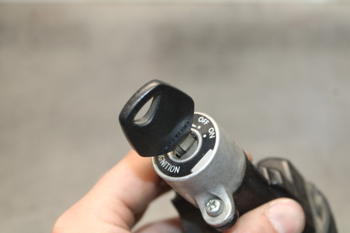 01-02 SUZUKI GSXR1000 IGNITION LOCK KEY SET W/ GAS CAP AND SEAT LOCK BB880