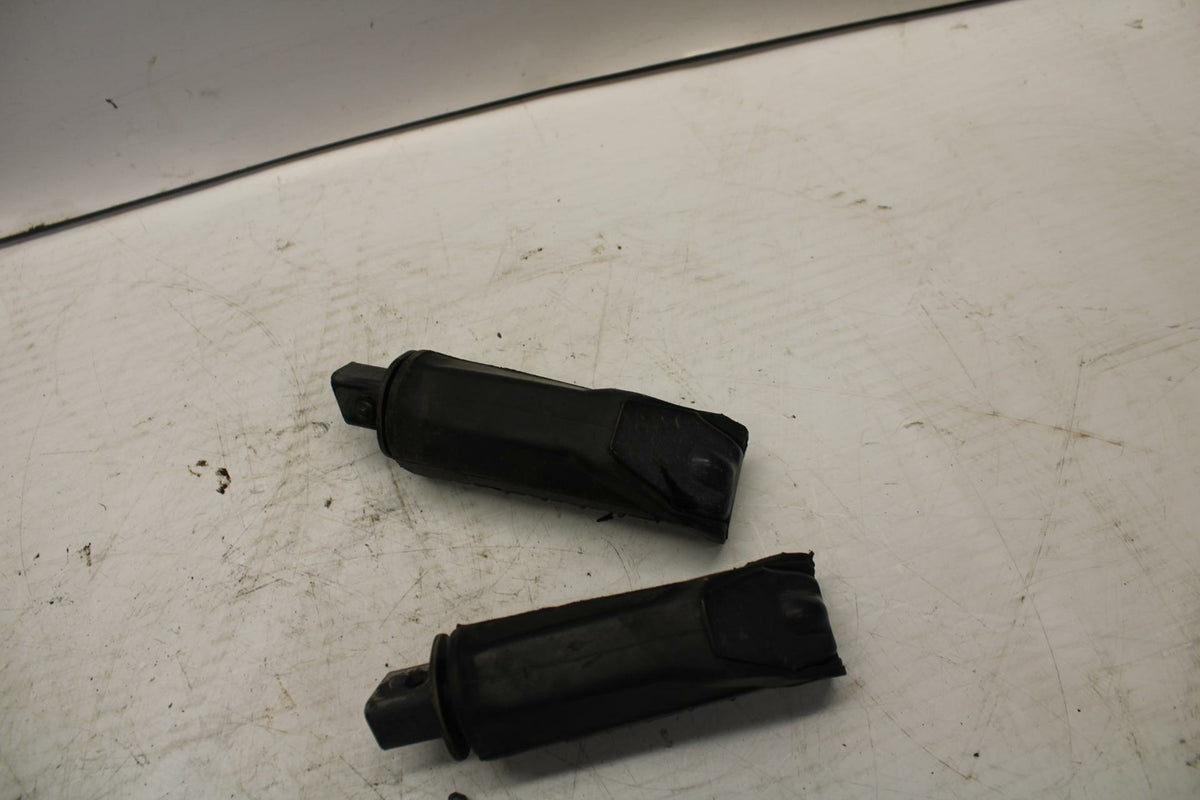 04-09 SUZUKI GS500F REAR BACK PASSENGER PEG SET PAIR BB261