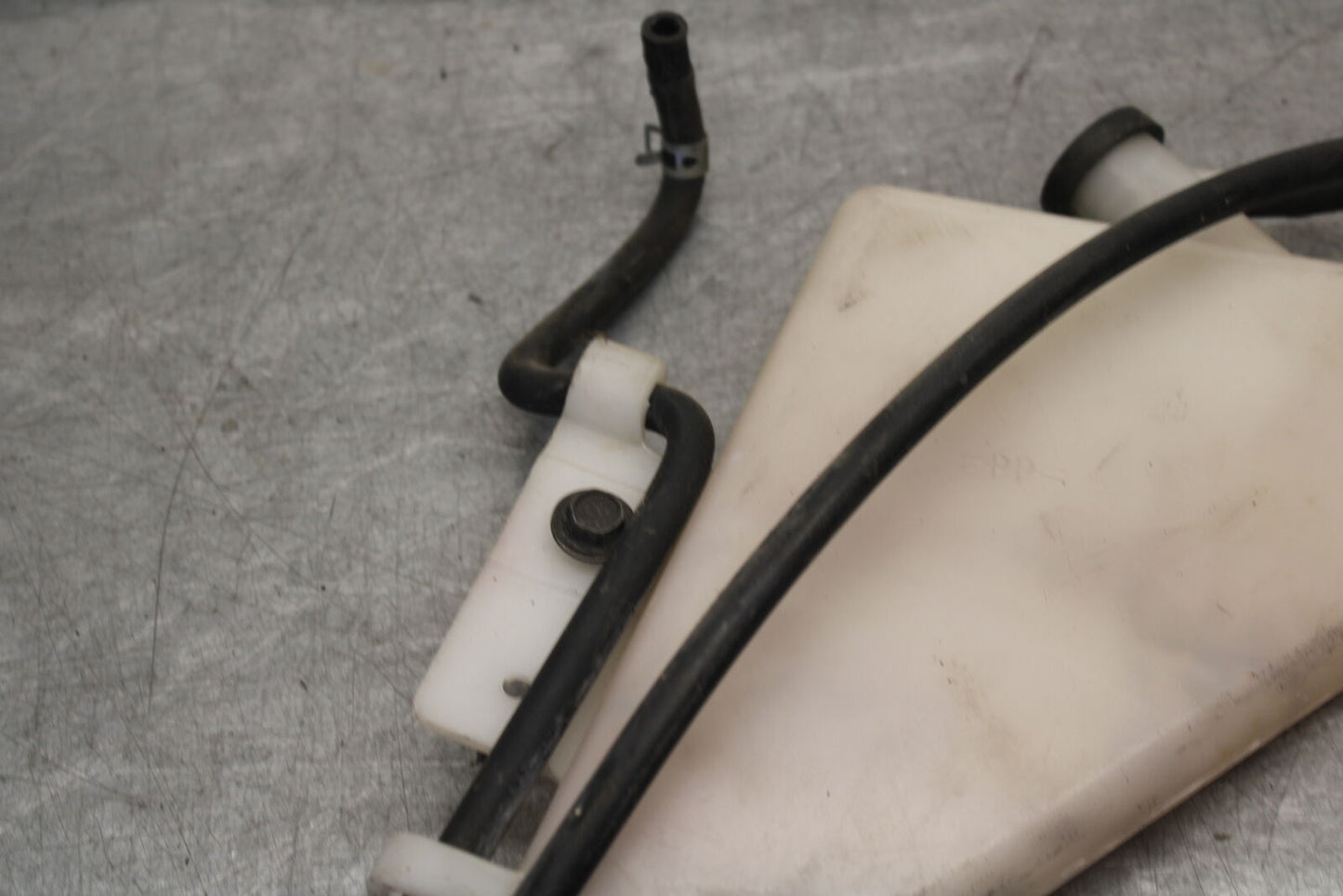 05-06 SUZUKI GSXR1000 COOLANT WATER TANK RESERVOIR BOTTLE 17910-41G00 BB677