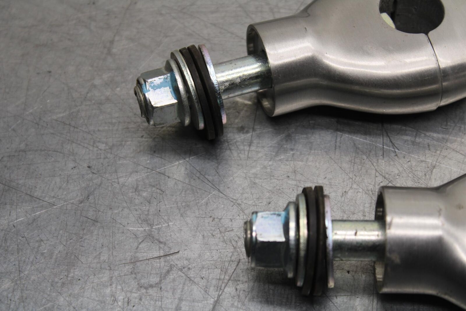 2013 Suzuki Boulevard C50T HANDLEBAR RISERS 56224-48G20 56225-48G20 BB625