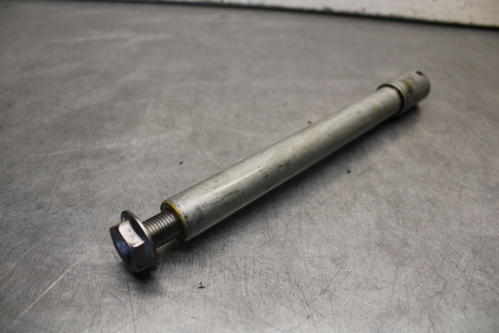 05-06 HONDA CBR600RR FRONT WHEEL RIM AXLE PIVOT BOLT 44301-MEE-D00 BB655