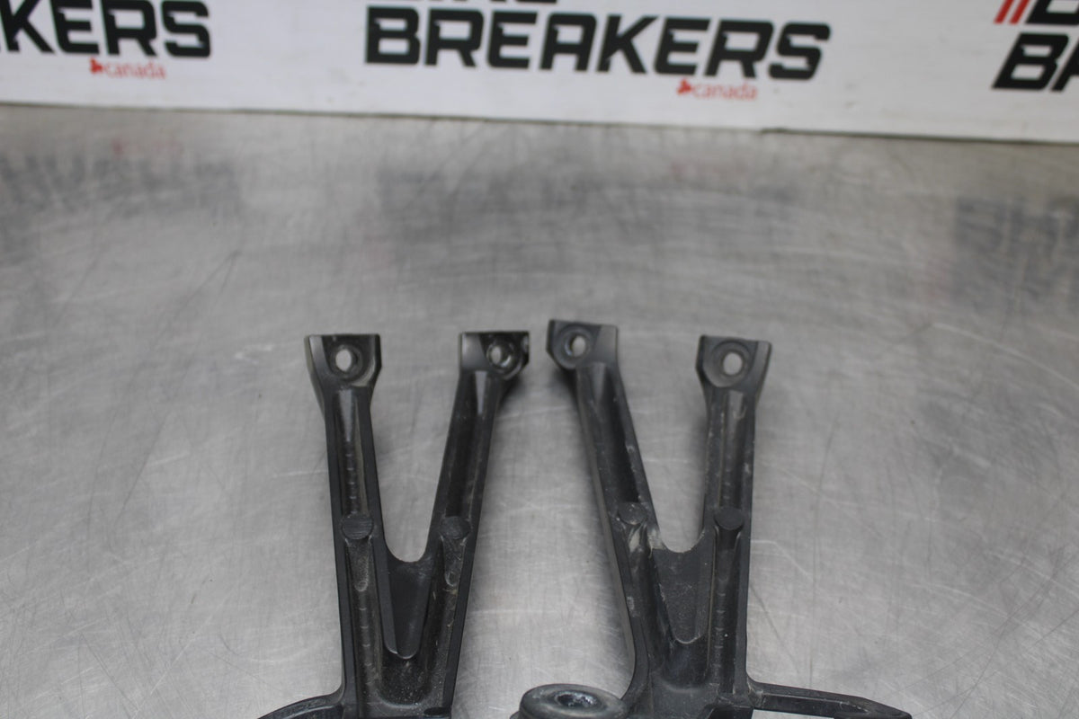11-26 SUZUKI GSXR750 REAR BACK PASSENGER PEG SET PAIR BB900