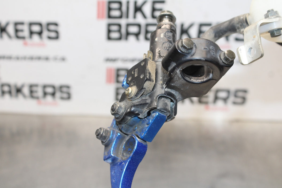 01-03 SUZUKI GSXR600 FRONT BRAKE MASTER CYLINDER w/ LEVER BB841