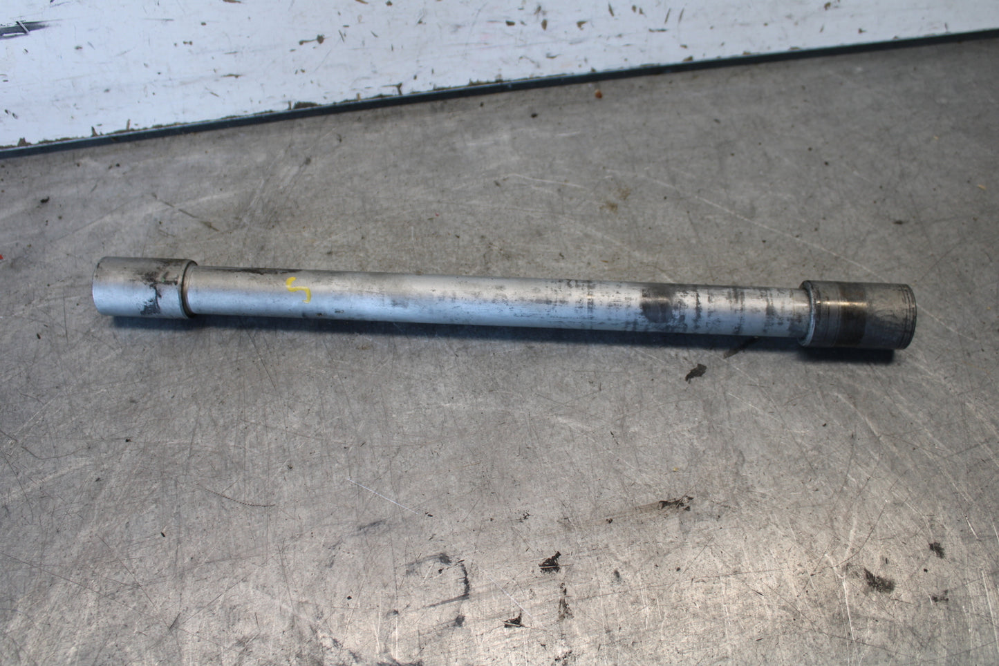 03-04 HONDA CBR600RR REAR BACK SWINGARM BOLT SUSPENSION PIVOT AXLE BB661