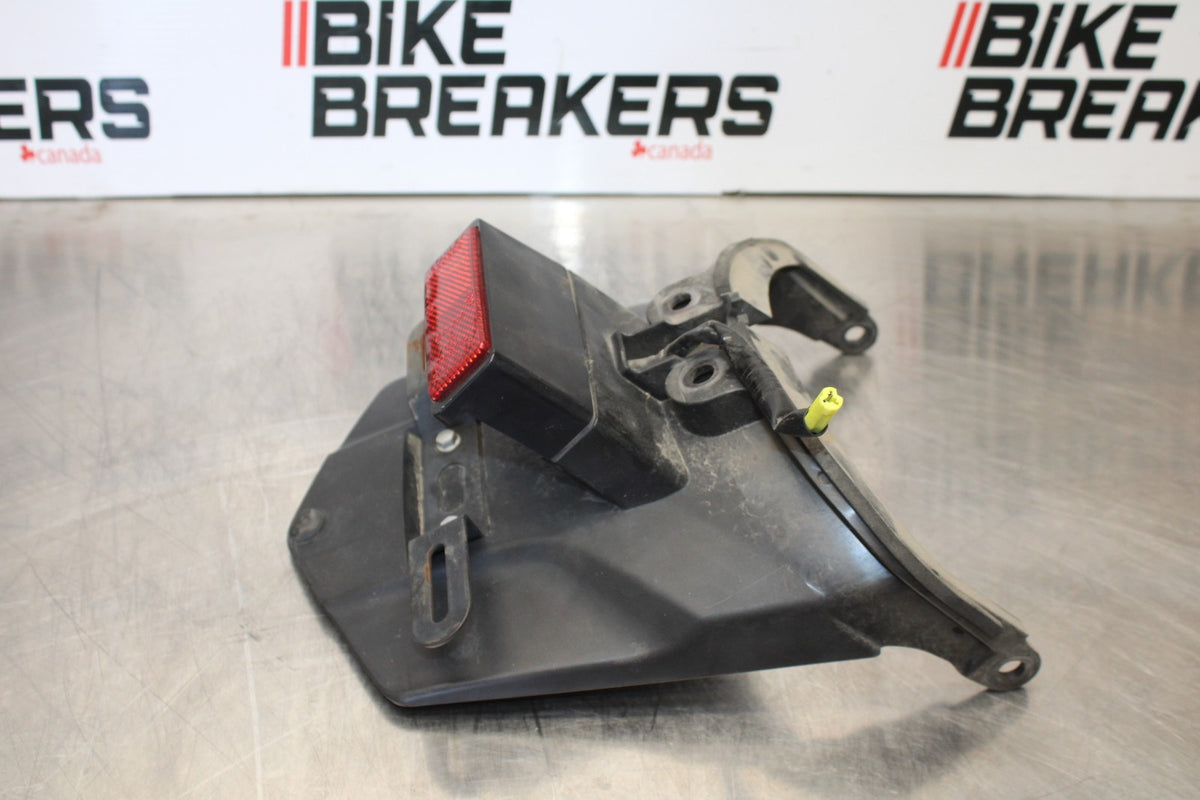 09 YAMAHA V STAR 950 LICENSE PLATE LIGHT & BRACKET MOUNT BB172