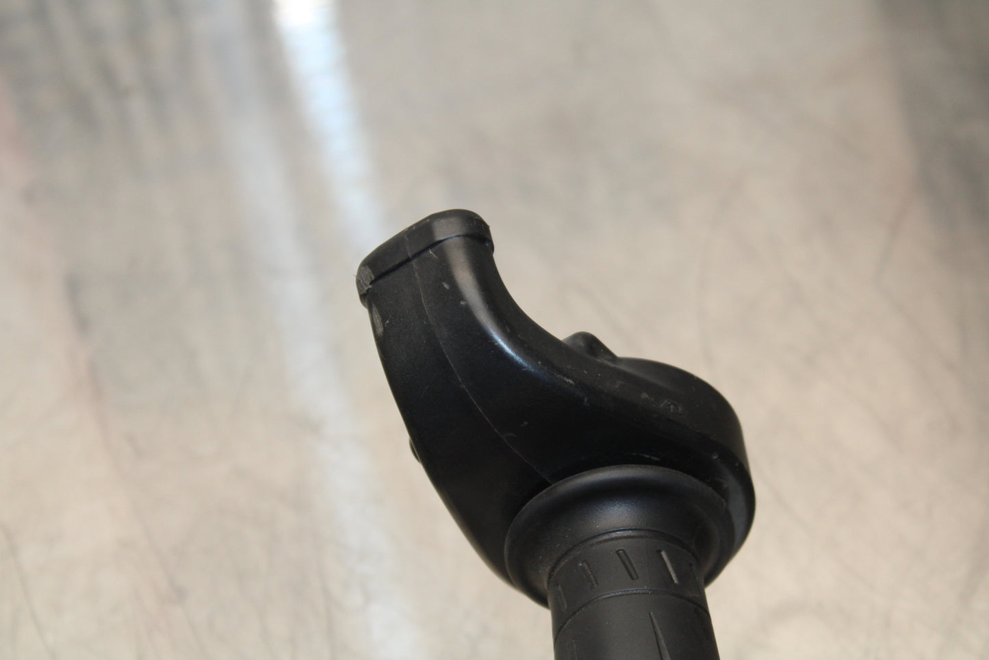 13-17 KAWASAKI NINJA ZX6R ZX636 ABS THROTTLE CABLE LINE HOUSING GUIDE BB143