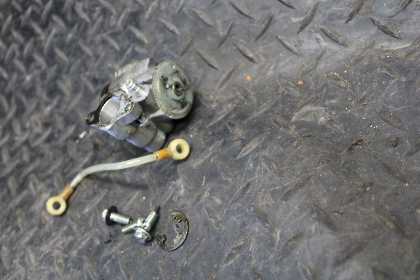 71 YAMAHA L5 ENGINE MOTOR OIL PUMP BB230