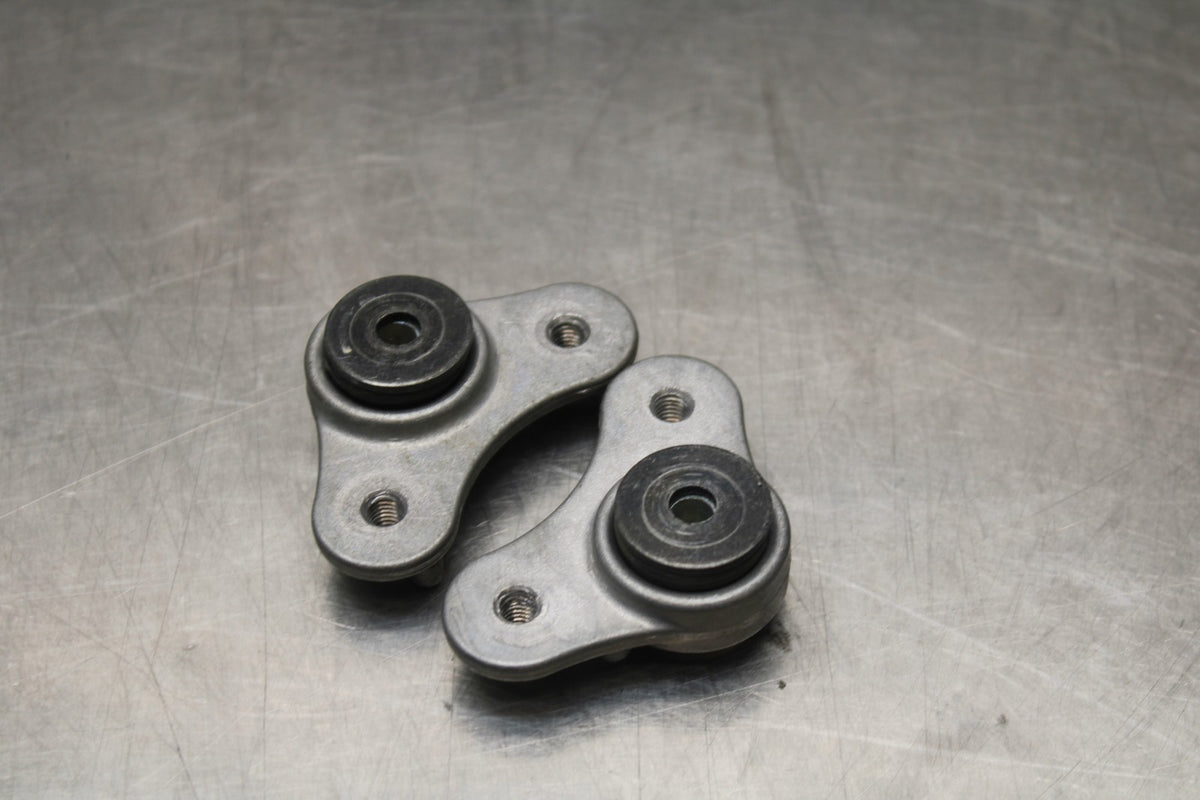 18 YAMAHA SUPER TENERE FRONT GAS TANK BRACKET MOUNT SET PAIR BB832