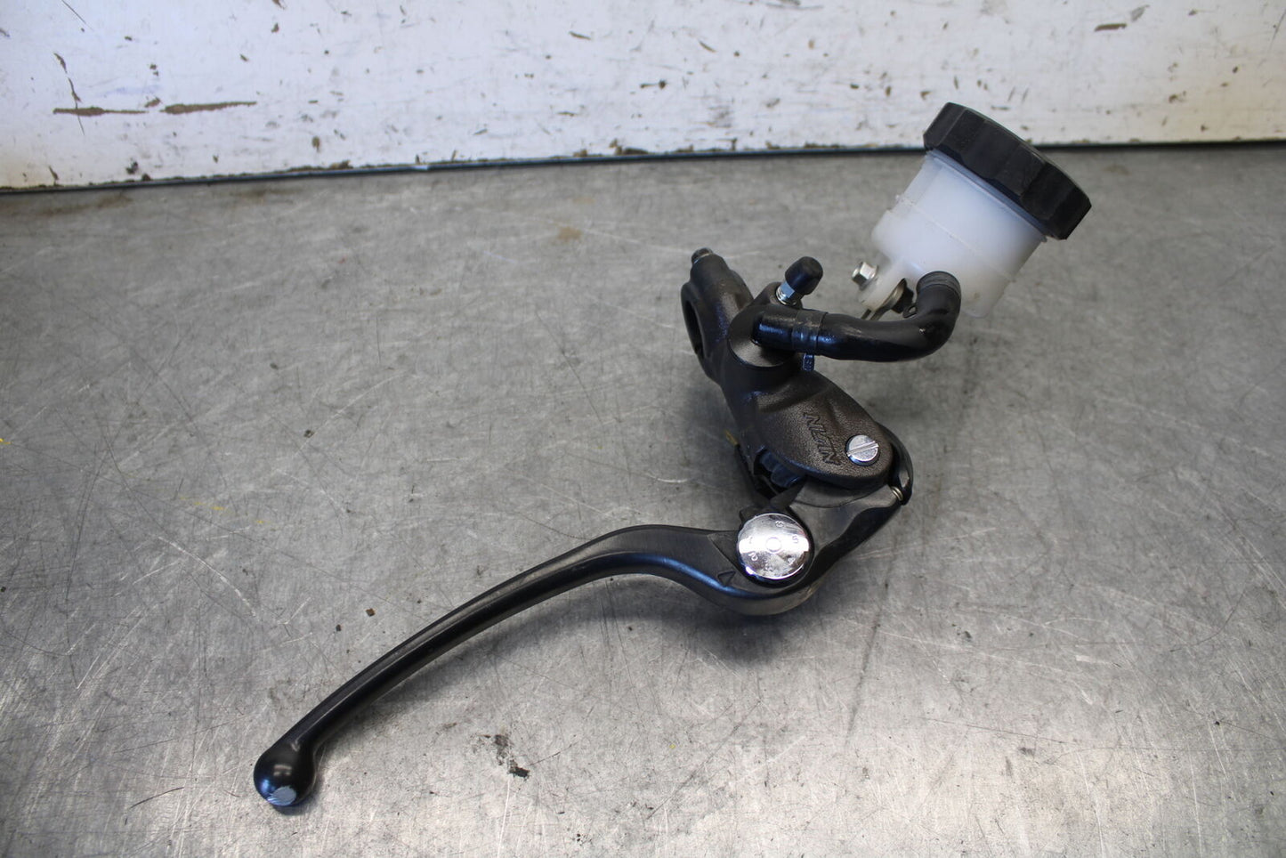 11-24 SUZUKI GSXR750 FRONT BRAKE MASTER CYLINDER w/ LEVER BB687