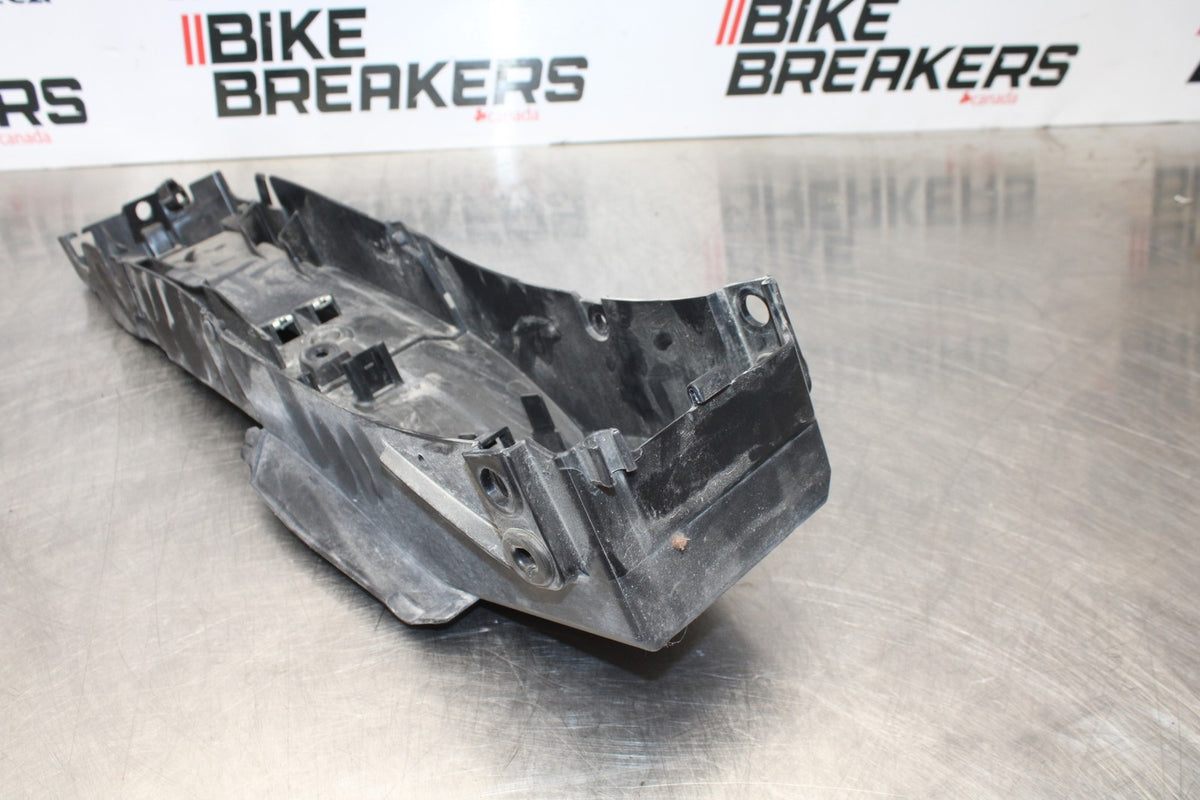 22-25 YAMAHA YZF R7 REAR BACK TAIL UNDERTAIL BATTERY TRAY PLASTIC BB182