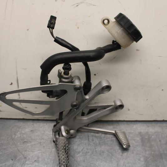 2004 Honda CBR600F4i RIGHT REARSET REAR SET DRIVER FOOT PEG REST STOP BB606