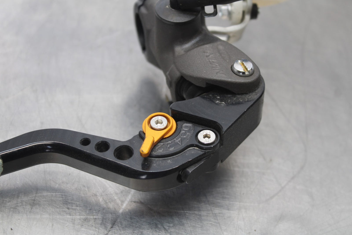 11-26 SUZUKI GSXR750 FRONT BRAKE MASTER CYLINDER w/ LEVER BB900