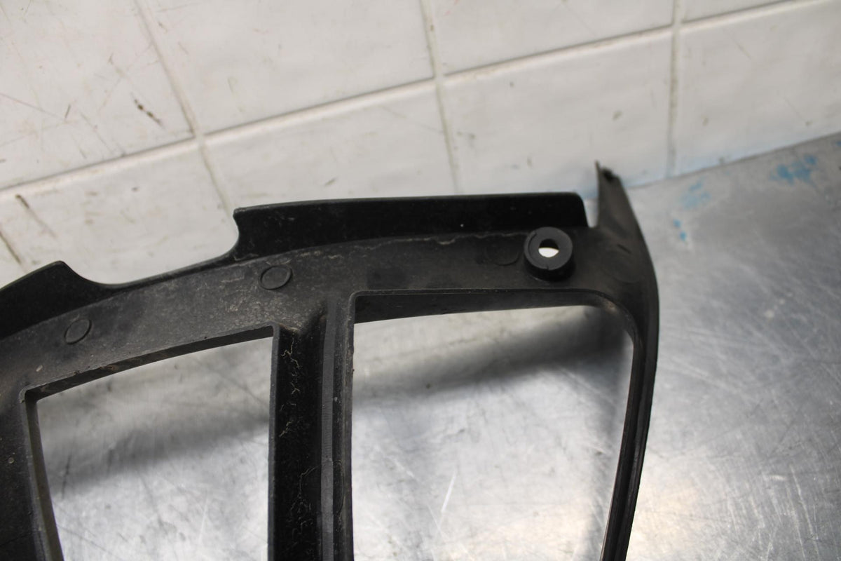 04-06 YAMAHA YZF R1 FRONT LOWER INNER EXHAUST V FAIRING COWL GUARD BB491