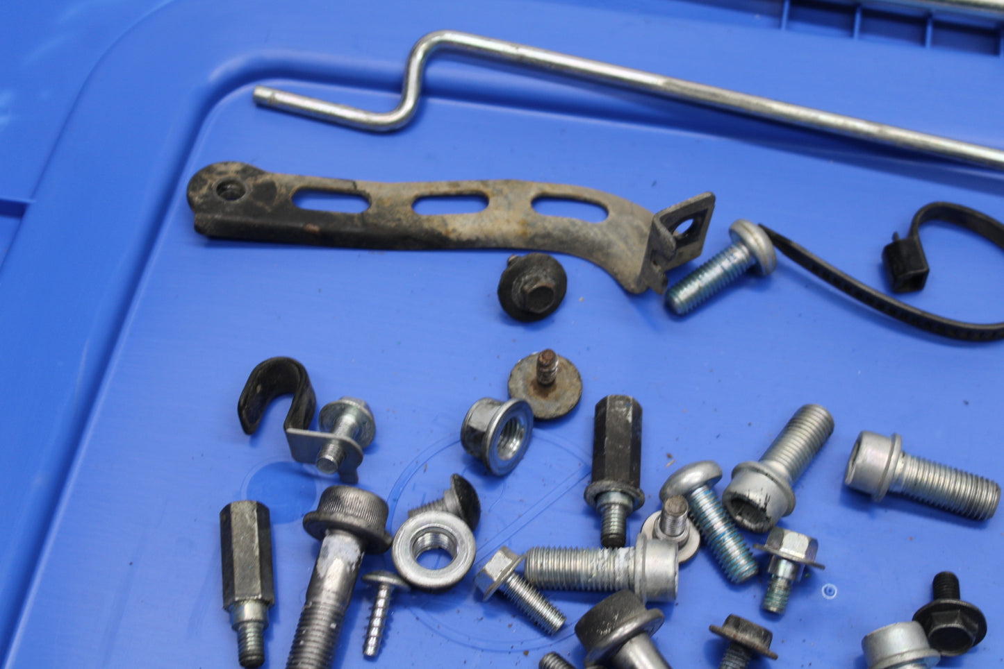 08-10 SUZUKI GSXR 600 MOUNTING BOLTS HARDWARE MOTOR SCREWS BB753