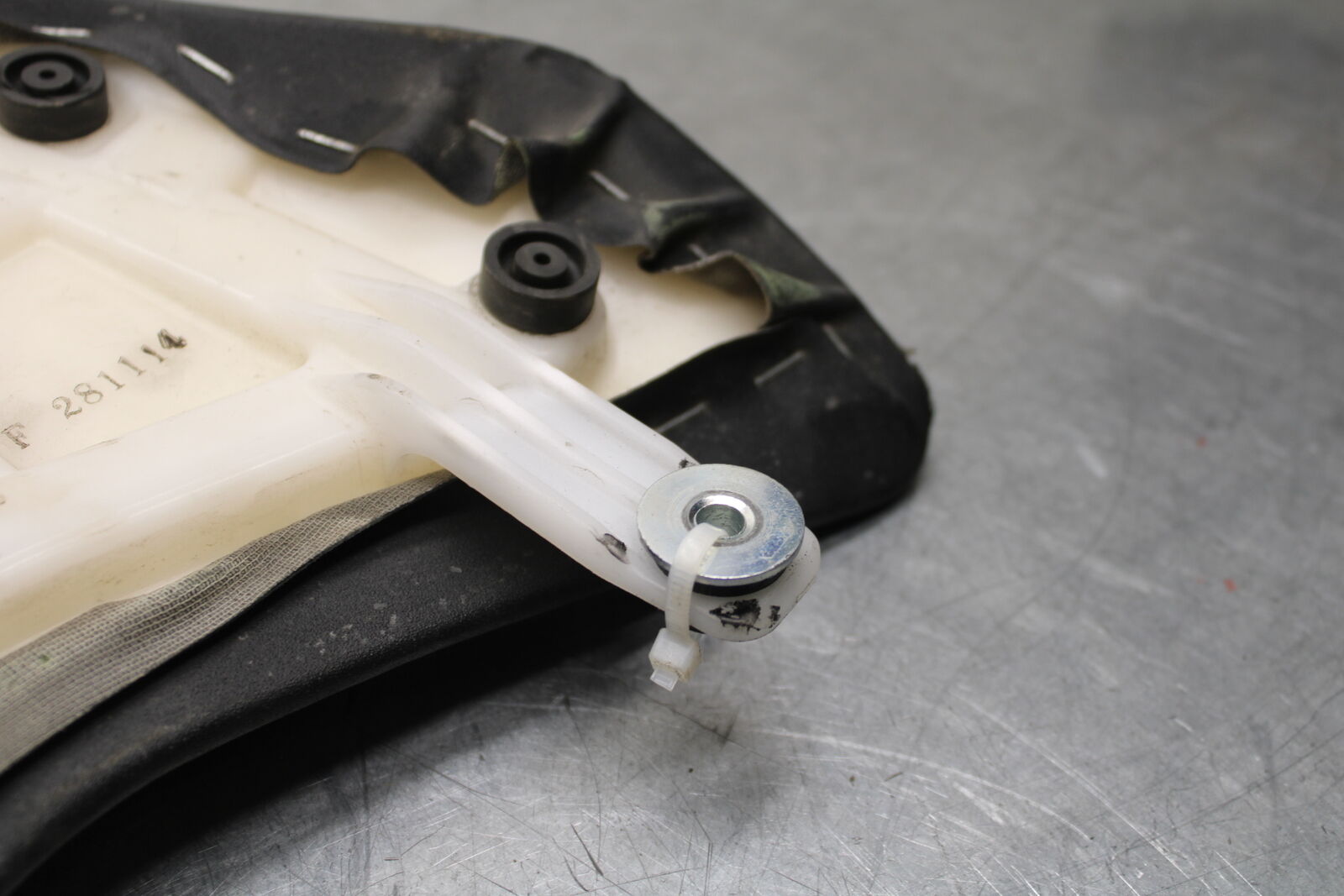 16 KAWASAKI NINJA ZX10R FRONT DRIVERS SEAT PAD SADDLE PILLION 53066-0521-MA  BB6