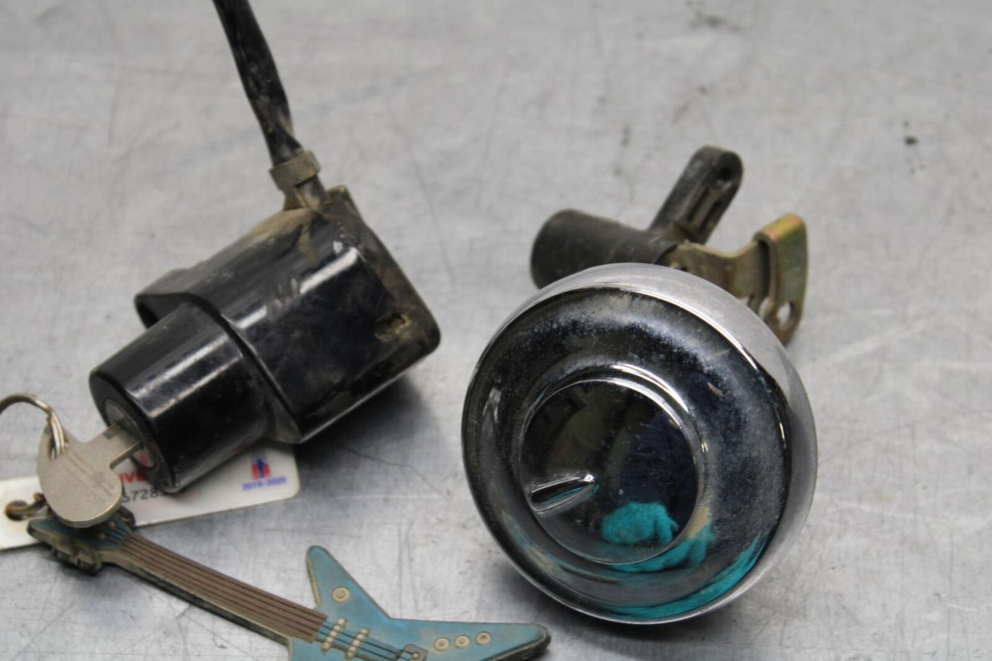 2006 Kawasaki Vulcan 900 VN900B Classic IGNITION LOCK KEY SET W/ GAS CAP  BB585