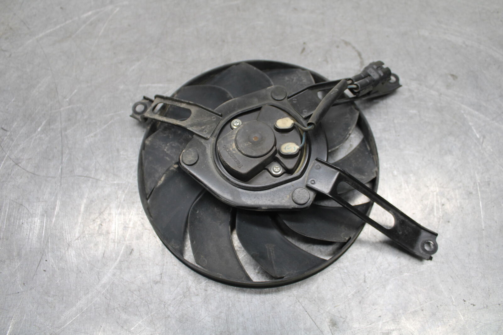 17-21 HONDA CBR1000RR SP RIGHT ENGINE RADIATOR COOLING FAN MOTOR BB681