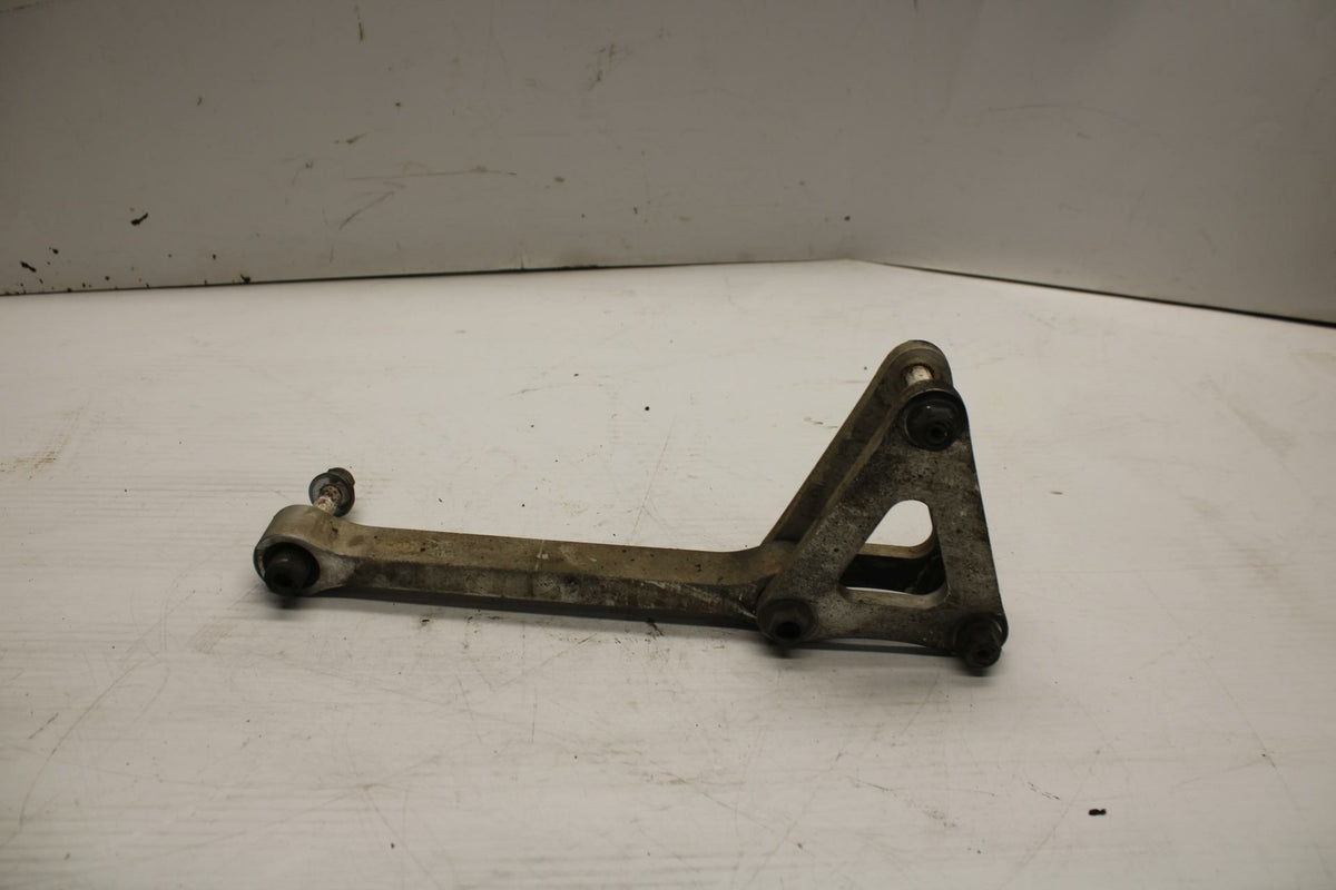 06 YAMAHA YZF R1 REAR DOGBONE SHOCK LINKAGE LINK 5VY-2217A-00-00 BB282
