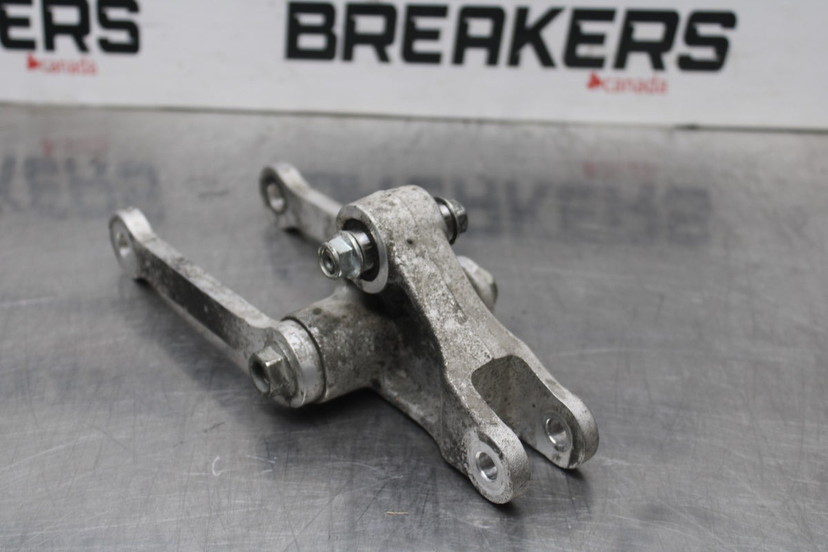 18 YAMAHA YZF R1  REAR DOGBONE SHOCK LINKAGE LINK BB838