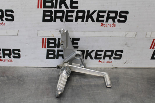 97-00 SUZUKI GSXR600 SRAD RIGHT REARSET REAR SET DRIVER FOOT PEG REST STOP BB921