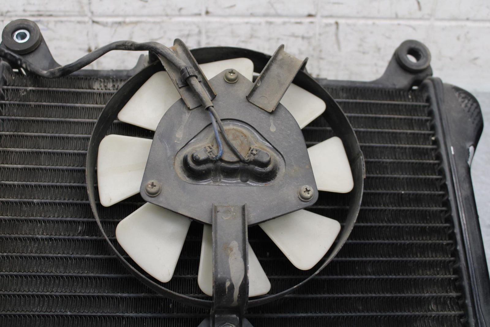 00-01 KAWASAKI ZZR600 ENGINE RADIATOR MOTOR COOLER COOLING RADIATER BB568