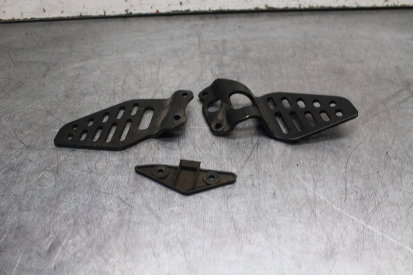 08-16 YAMAHA YZF R6 RIGHT & LEFT REARSET REAR SET HEEL GUARD COVER BB436