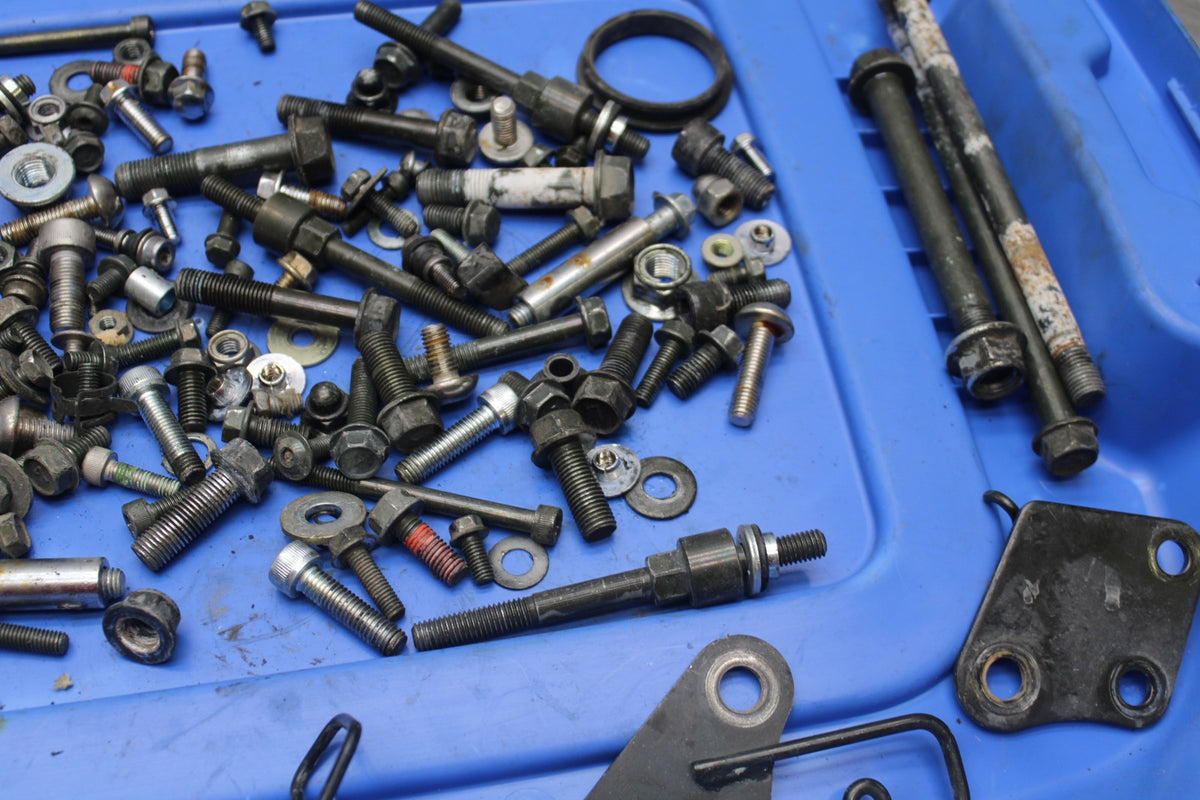 06 KAWASAKI VULCAN 900 MOUNTING BOLTS HARDWARE MOTOR SCREWS BB799