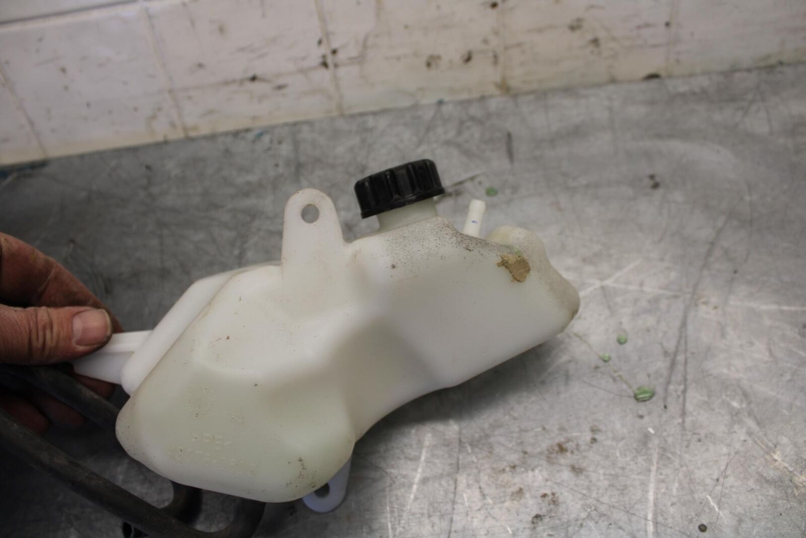 18 KAWASAKI Z 400 COOLANT WATER TANK RESERVOIR BOTTLE BB469