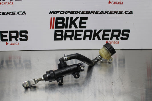 11 SUZUKI GSXR1000 REAR BACK BRAKE MASTER CYLINDER W RESERVOIR BB142