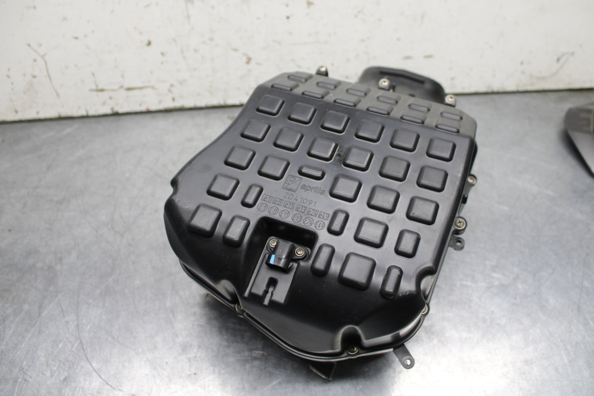 21-24 APRILIA TUONO 660 FACTORY AIRBOX AIR INTAKE FILTER BOX BB733