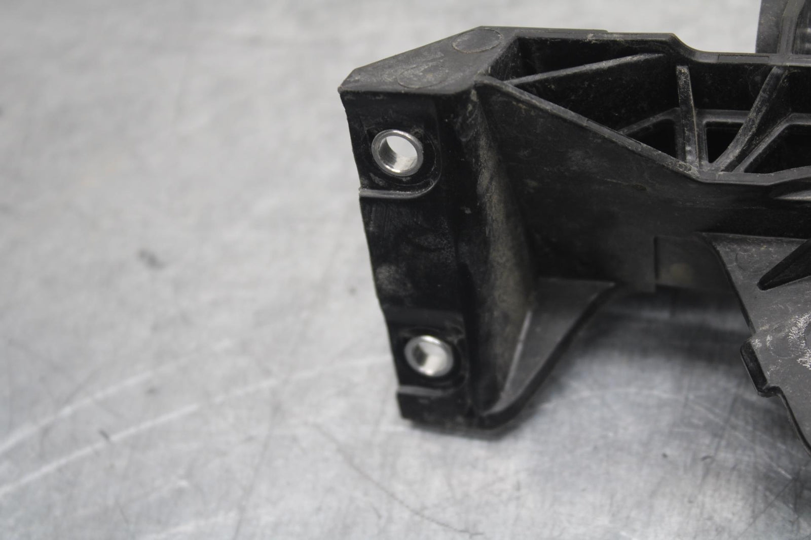 2016 BMW S1000R ABS FRONT GAS TANK BRACKET MOUNT BB604
