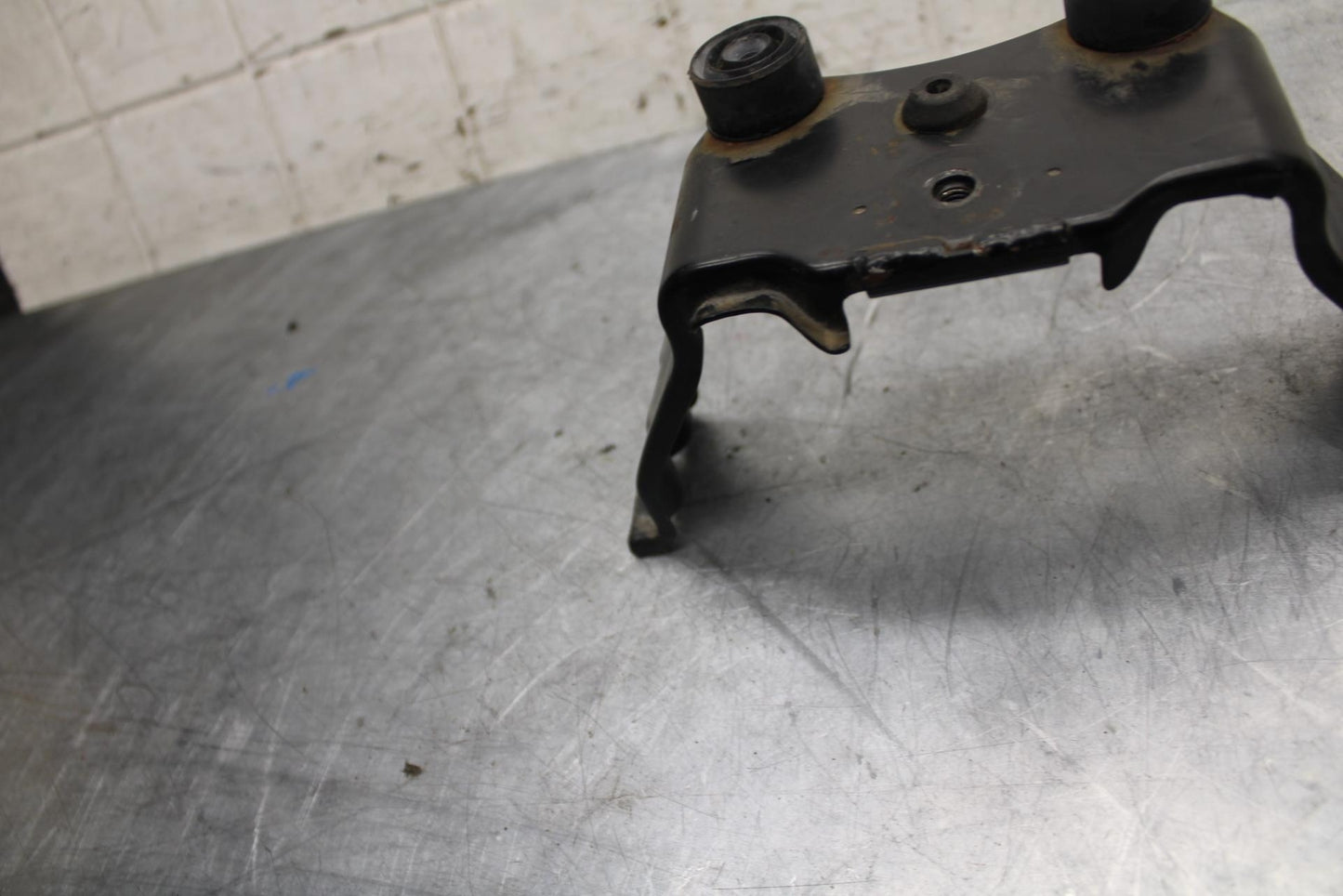 2005 Kawasaki Ninja 500R EX500D GAS TANK FUEL CELL PETROL RESERVOIR BRACKET BB36