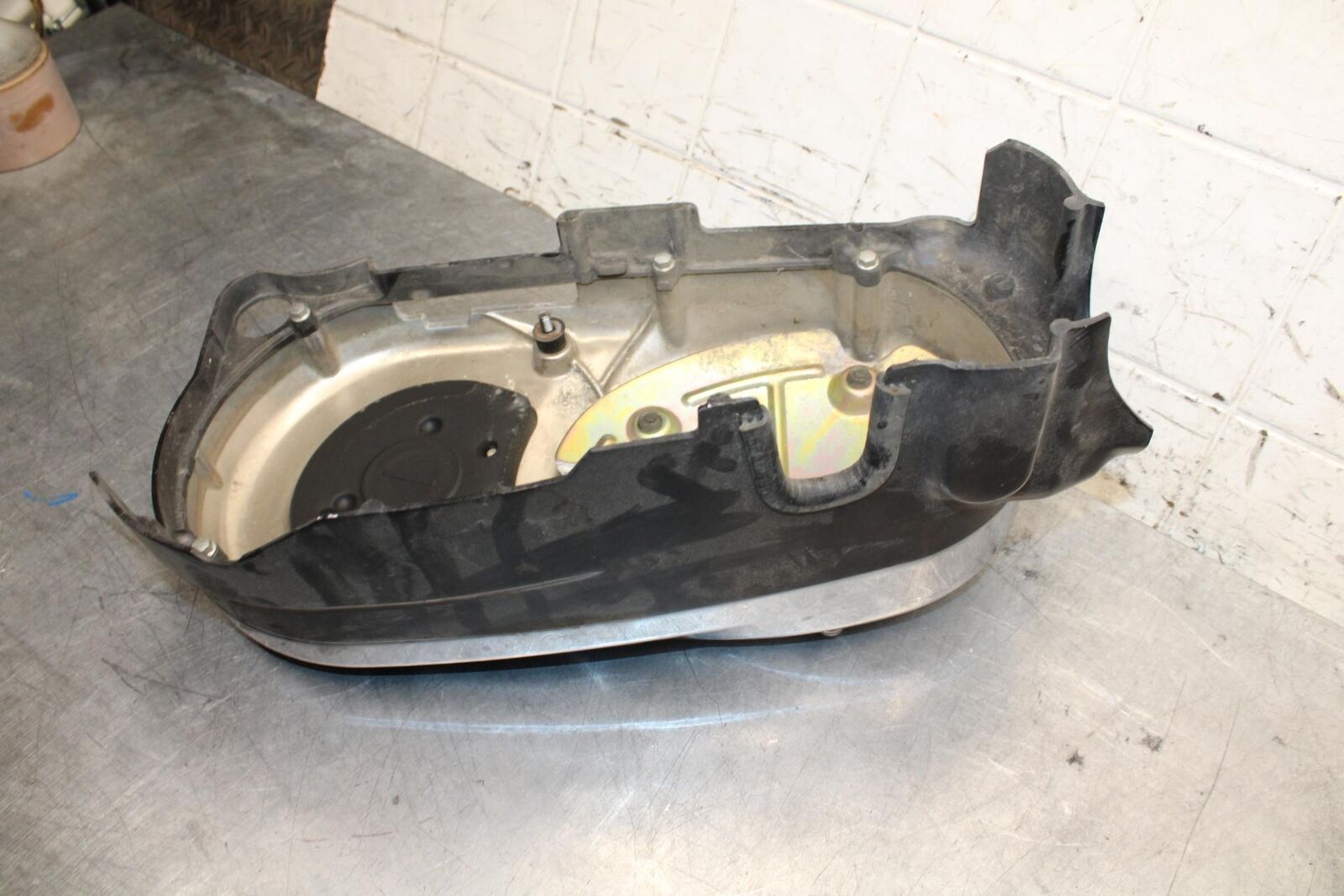 2005 Kawasaki Vulcan 1600 VN1600D Nomad ENGINE SPROCKET COVER BB556