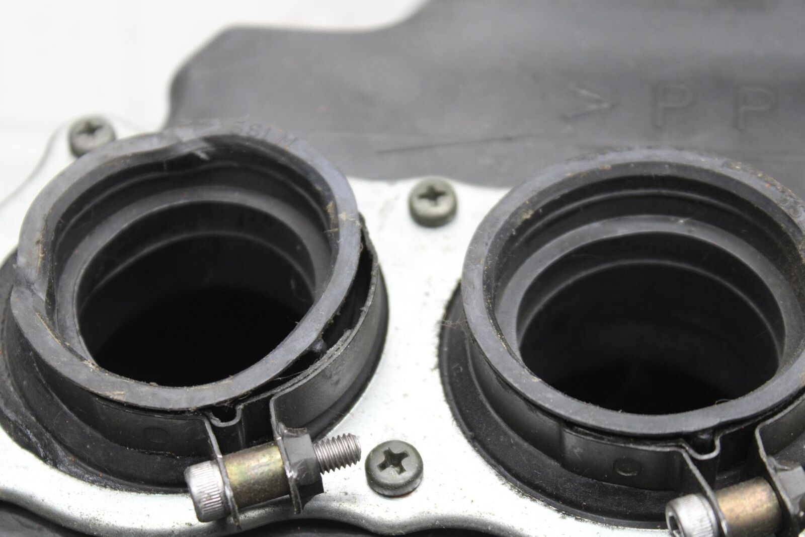 2007 Yamaha YZF R6S AIRBOX AIR INTAKE FILTER BOX 5SL-14411-00-00 BB594