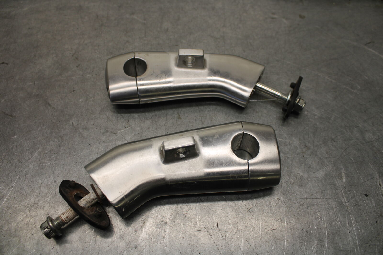 05-06 SUZUKI BOULEVARD M50 HANDLEBAR RISERS BB671