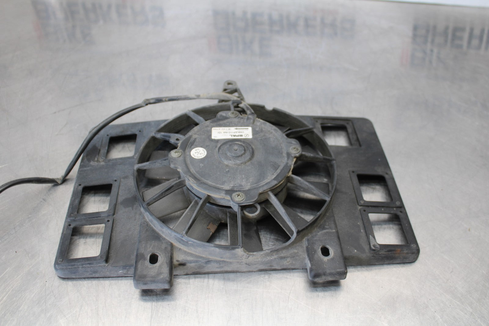 05 TRIUMPH ROCKET III ENGINE RADIATOR COOLING FAN BB186