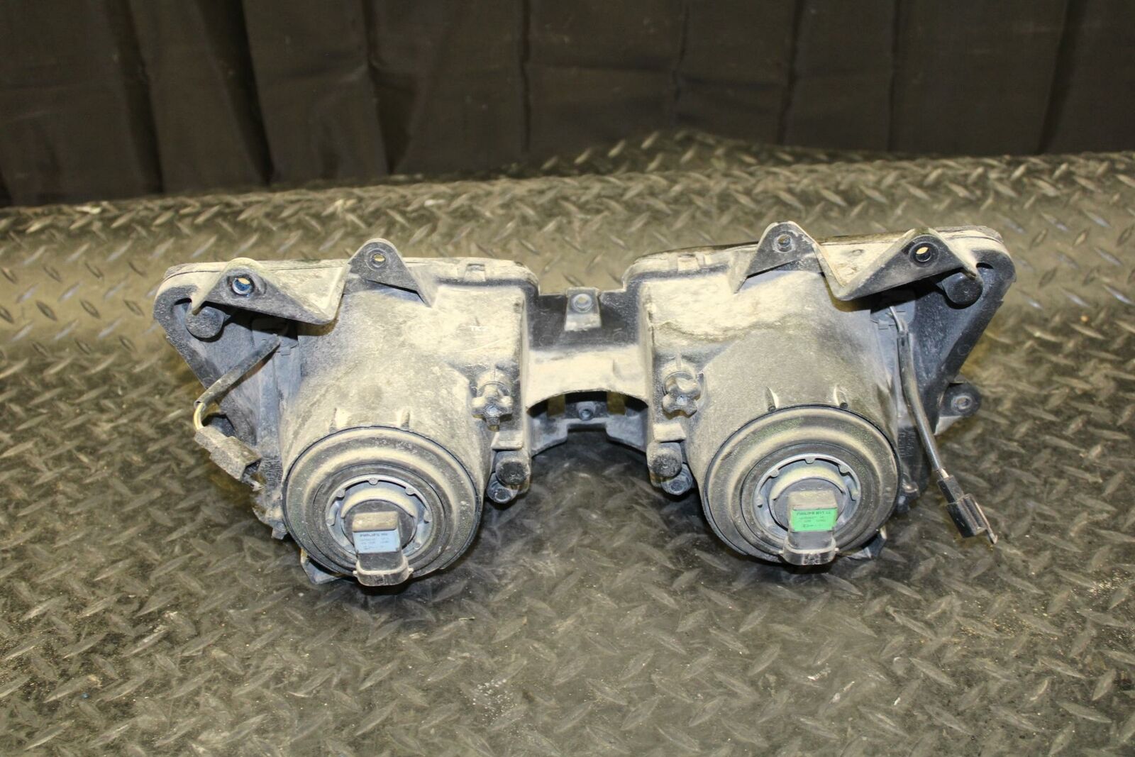 06-07 KAWASAKI NINJA ZX10R FRONT HEADLIGHT HEAD LIGHT LAMP  BB186