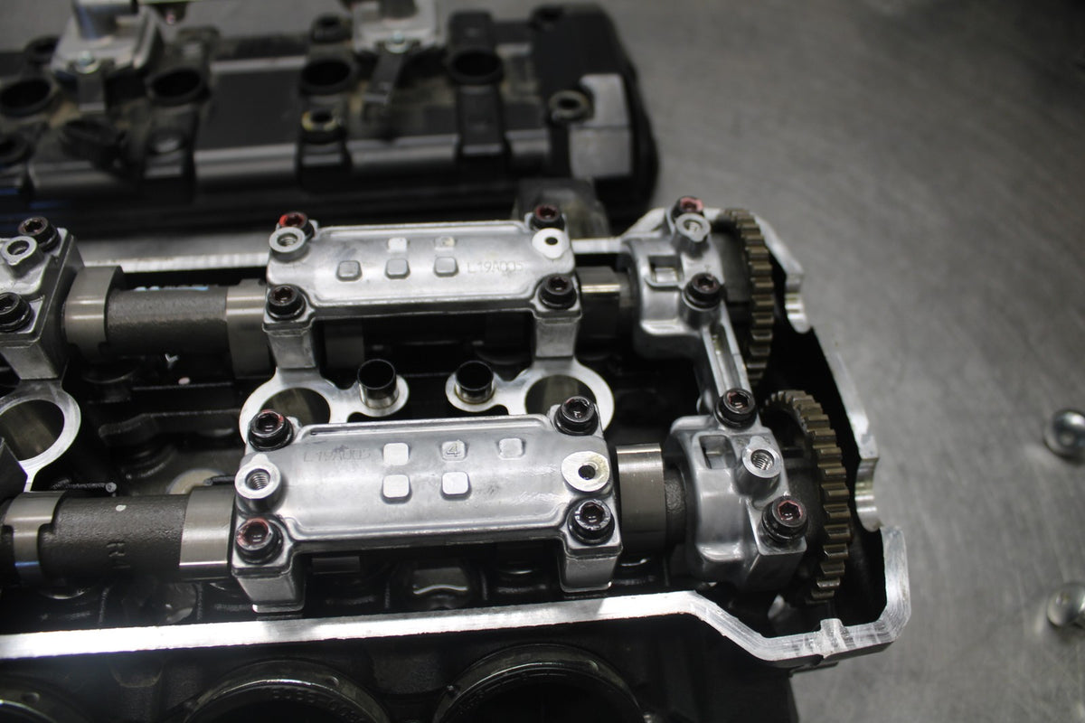 25 KAWASAKI Z900 1,659km ENGINE TOP END CYLINDER HEAD BB928