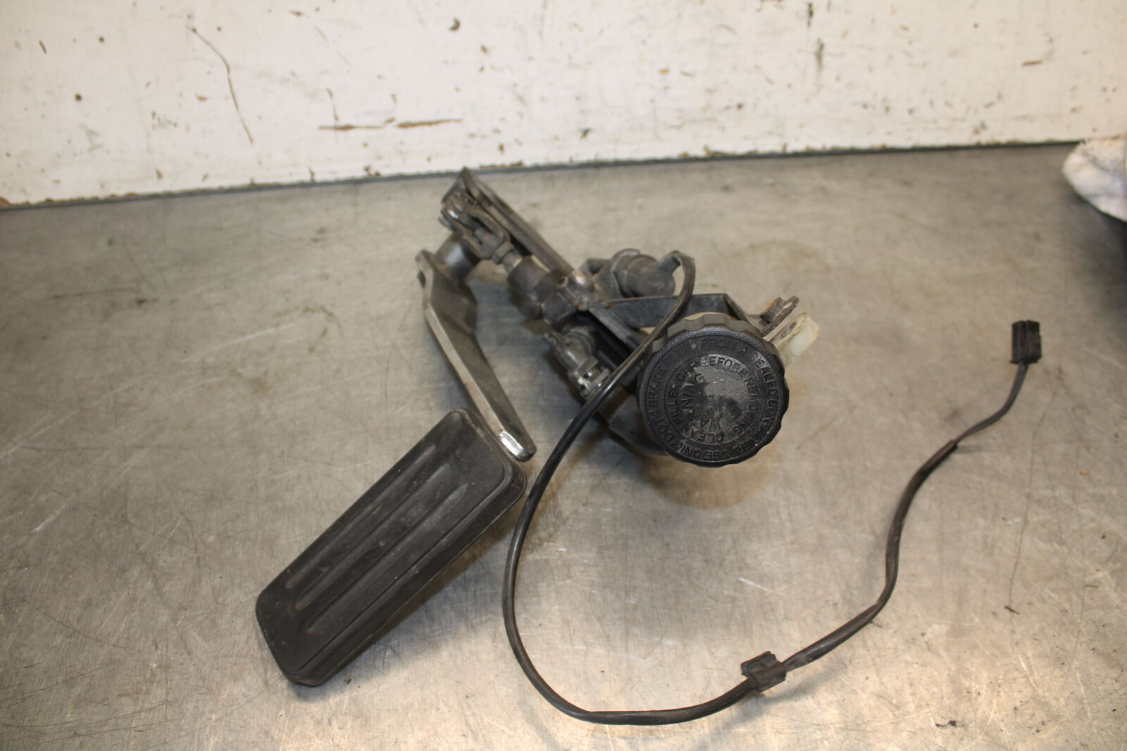 05-06 YAMAHA ROAD STAR XV1700A REAR BACK BRAKE MASTER CYLINDER W RESERVOIR BB703