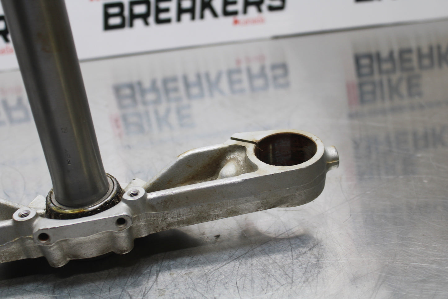 04 SUZUKI INTRUDER 800 FRONT FORKS CLAMP LOWER TRIPLE TREE STEM BB758